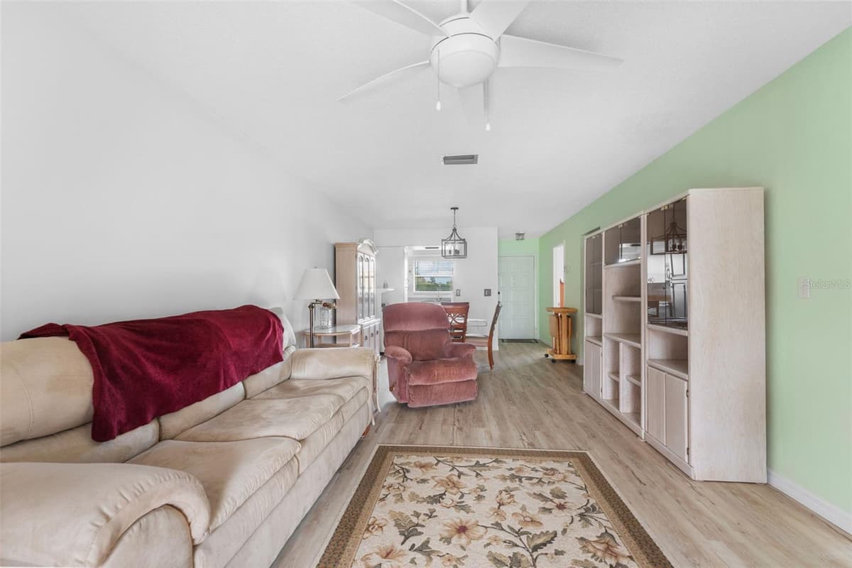 6250 7TH AVENUE — photo 7 of 28
