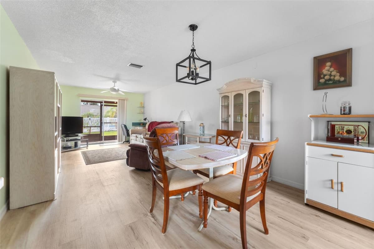 6250 7TH AVENUE — photo 4 of 28