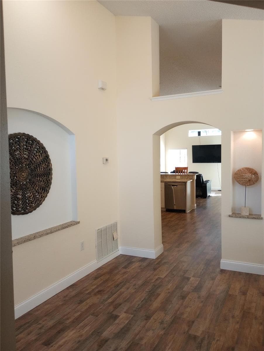 7947 GOLDEN POND CIRCLE — photo 3 of 23