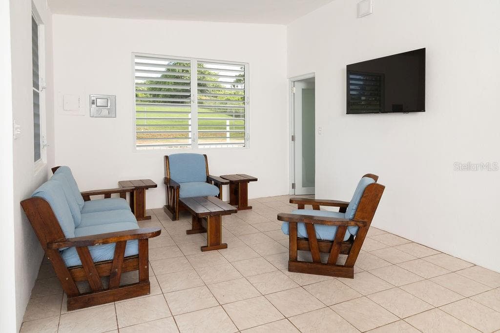 595 COMM. VILLA BORINQUEN — photo 10 of 17