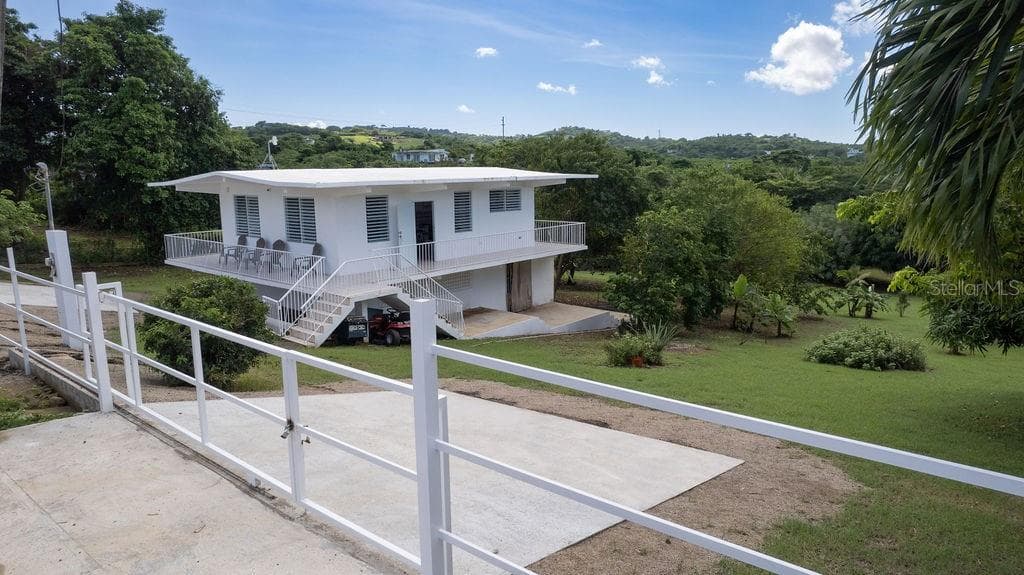 595 COMM. VILLA BORINQUEN — photo 1 of 17