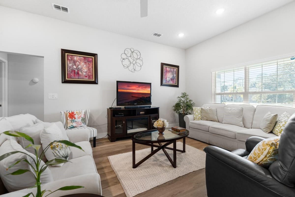 18 SEA BOARD COURT — photo 12 of 41