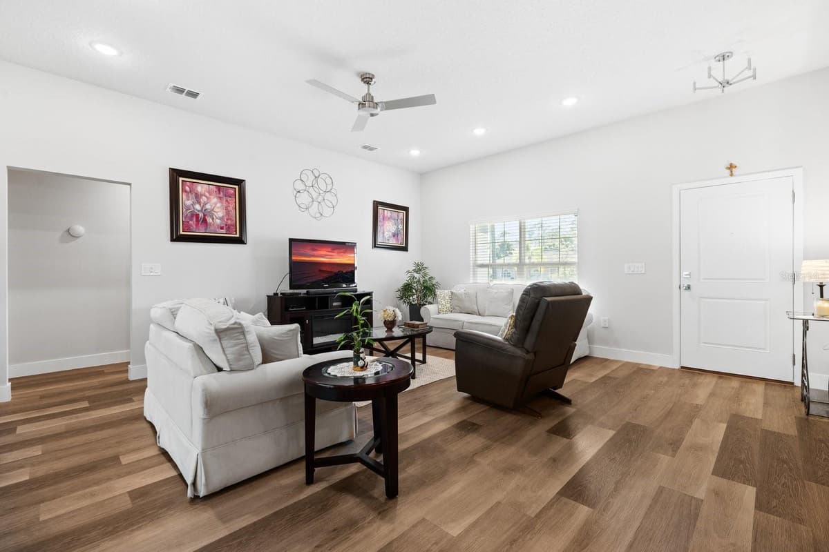 18 SEA BOARD COURT — photo 13 of 41