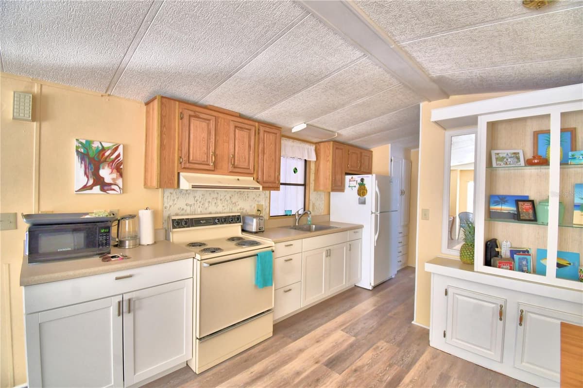 251 PATTERSON ROAD — photo 12 of 37