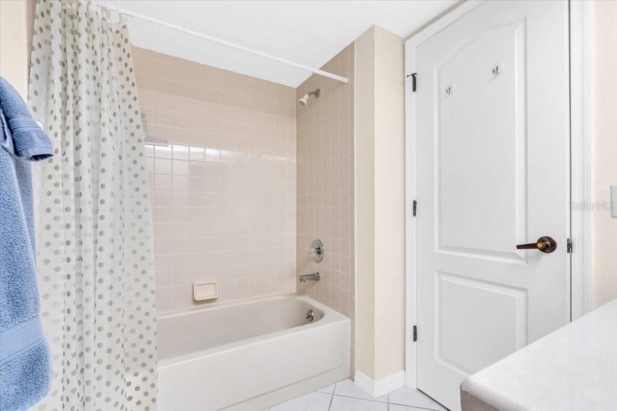 6505 STONE RIVER ROAD — photo 15 of 55