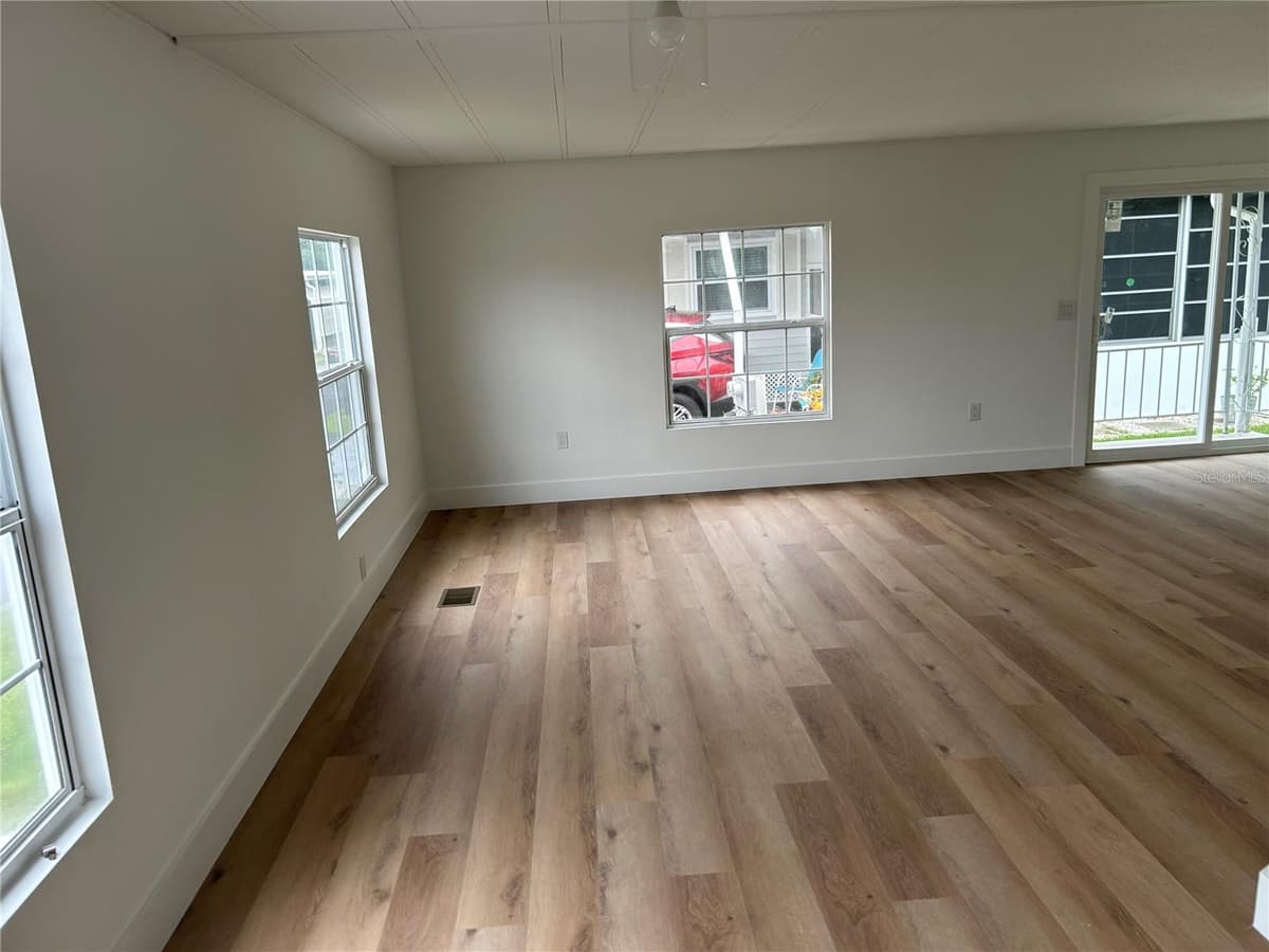4443 TUCKER SQUARE — photo 14 of 24