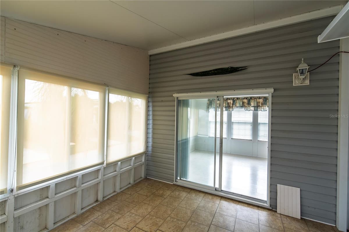 23 BRINK AVENUE — photo 10 of 25