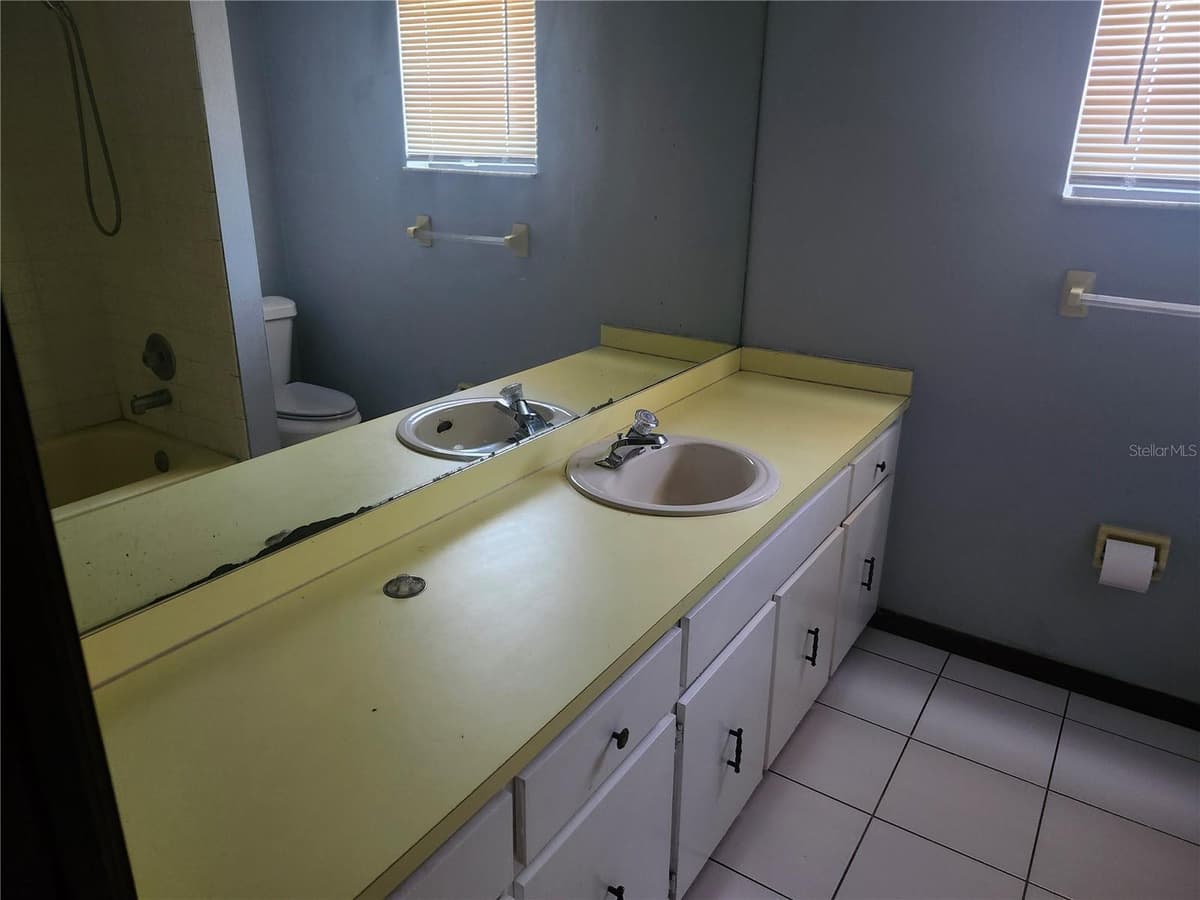6141 FREEPORT DRIVE — photo 18 of 28