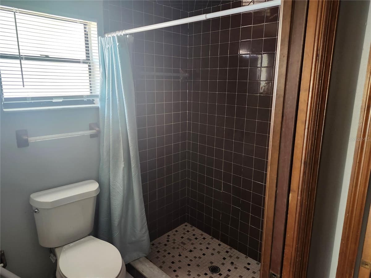 6141 FREEPORT DRIVE — photo 12 of 28