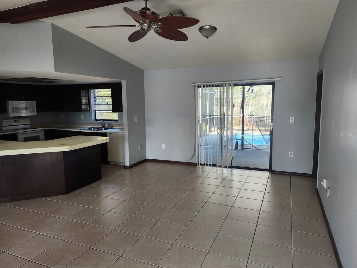 6141 FREEPORT DRIVE — photo 10 of 28