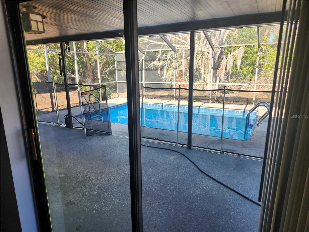 6141 FREEPORT DRIVE — photo 14 of 28