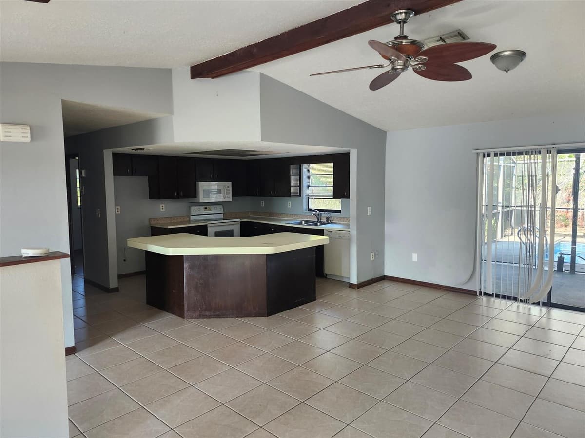6141 FREEPORT DRIVE — photo 9 of 28