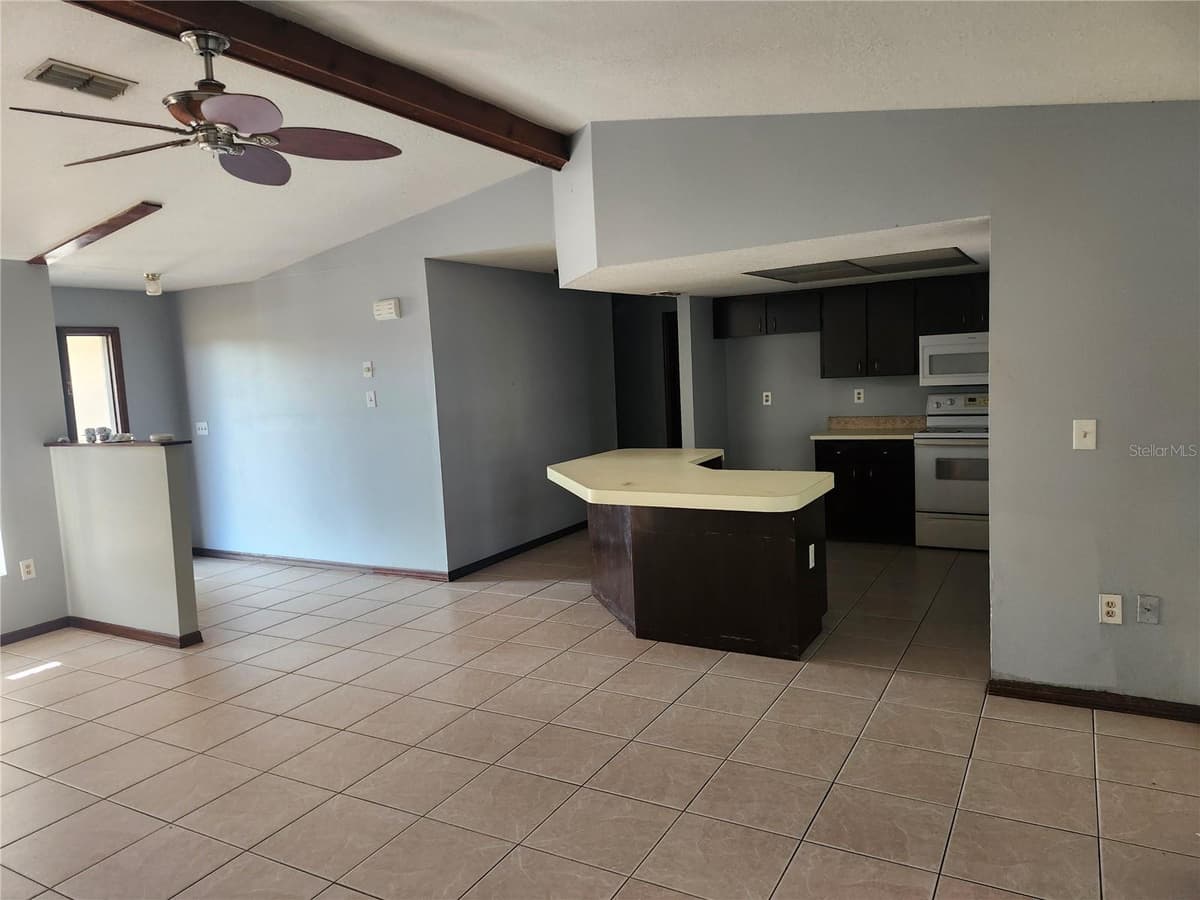 6141 FREEPORT DRIVE — photo 15 of 28