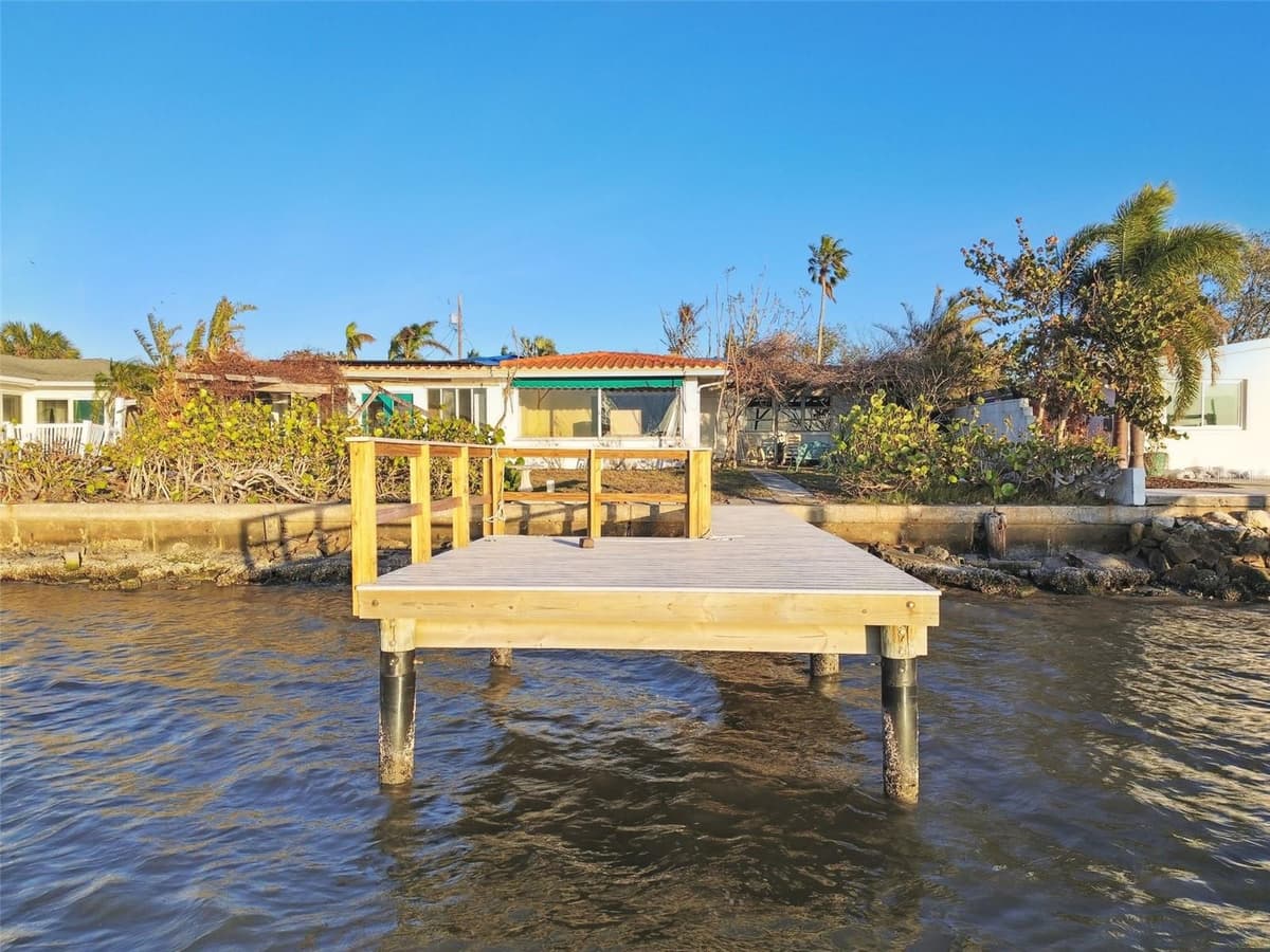 1836 VENETIAN POINT DRIVE — photo 7 of 34
