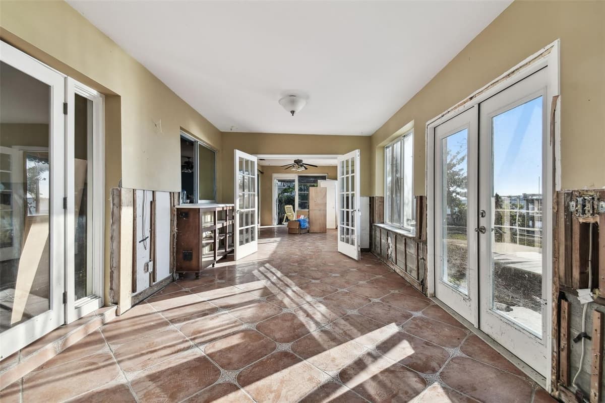 1836 VENETIAN POINT DRIVE — photo 10 of 34