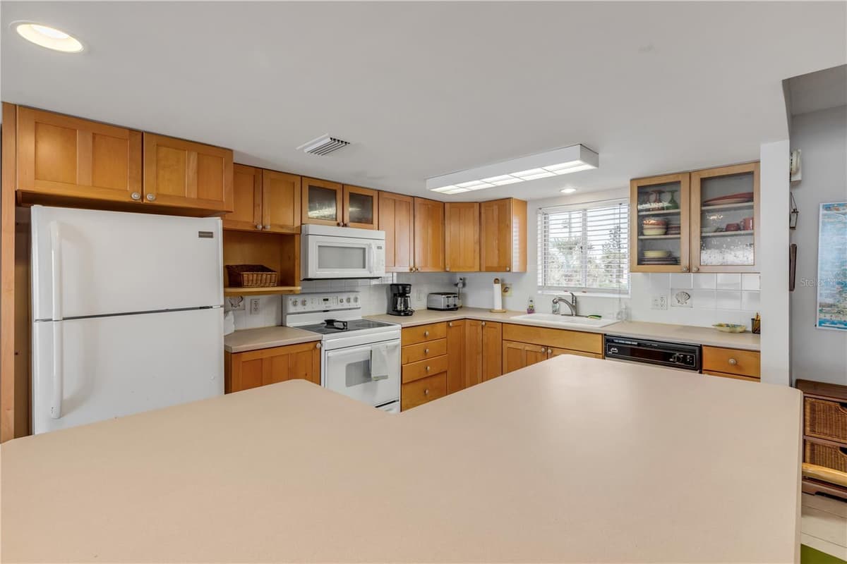 815 OCEAN SHORE BOULEVARD — photo 12 of 42