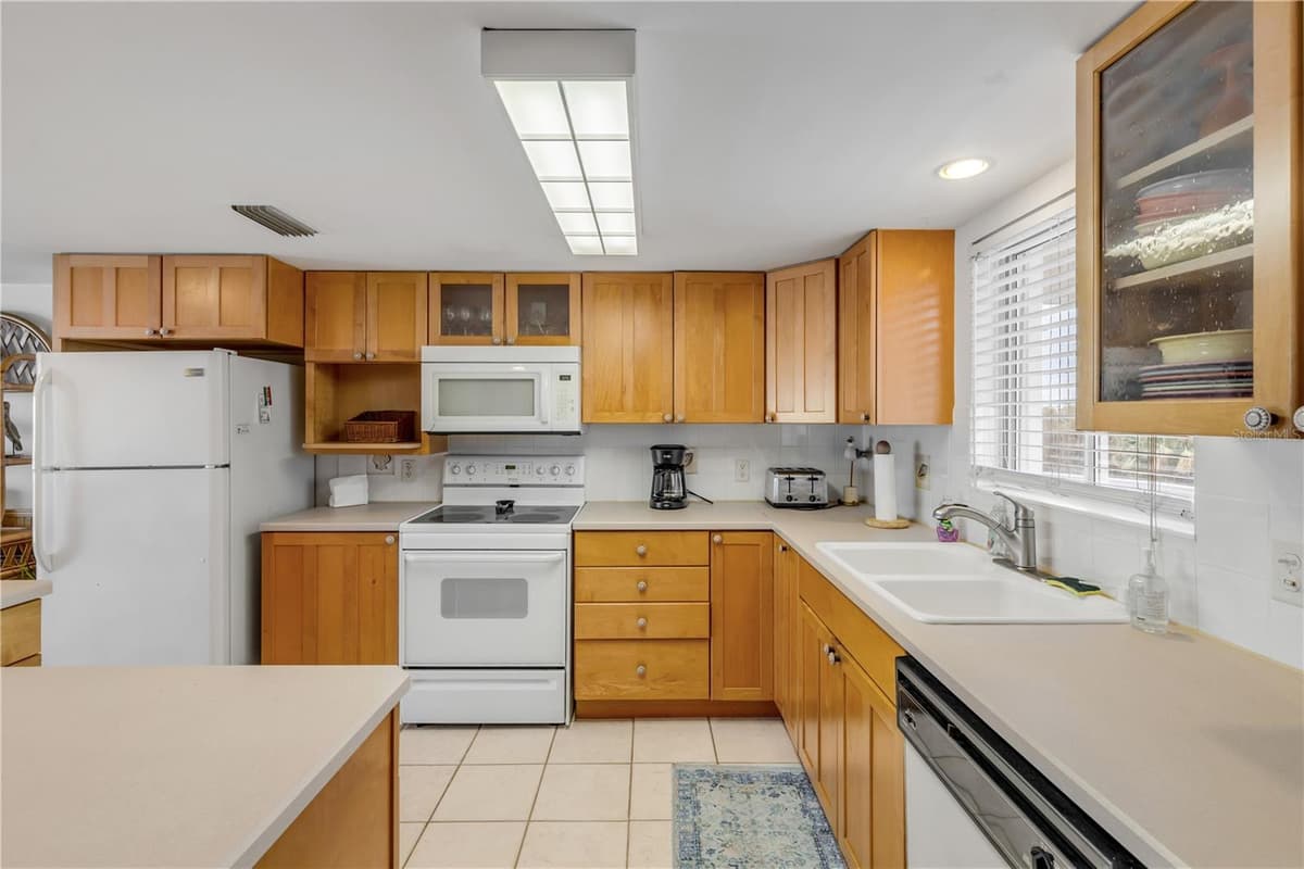 815 OCEAN SHORE BOULEVARD — photo 14 of 42