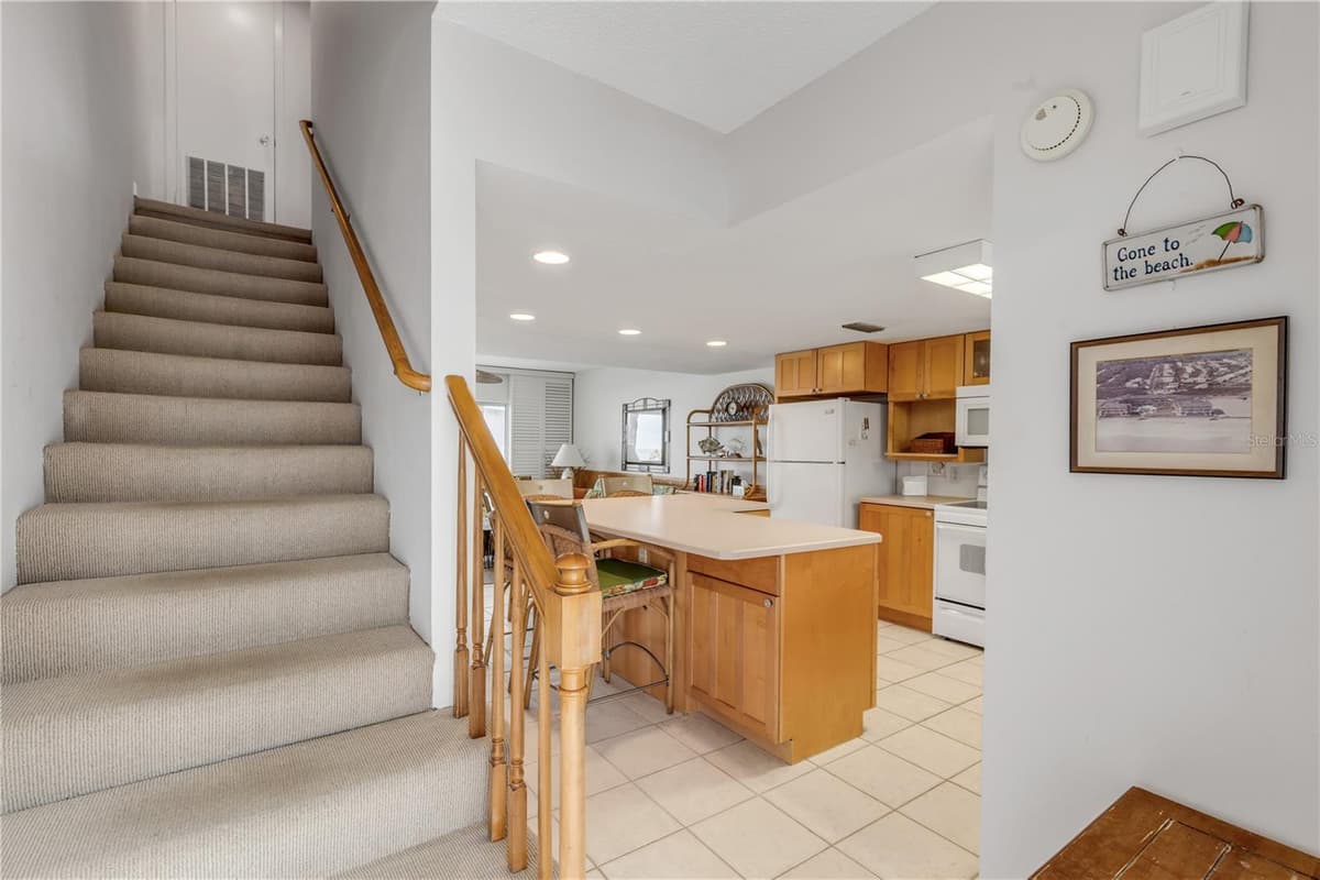 815 OCEAN SHORE BOULEVARD — photo 8 of 42