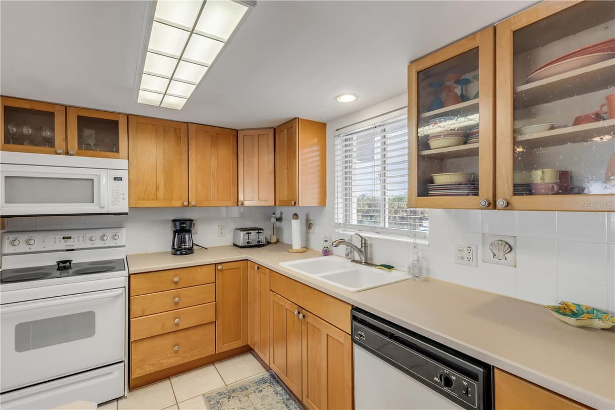 815 OCEAN SHORE BOULEVARD — photo 15 of 42