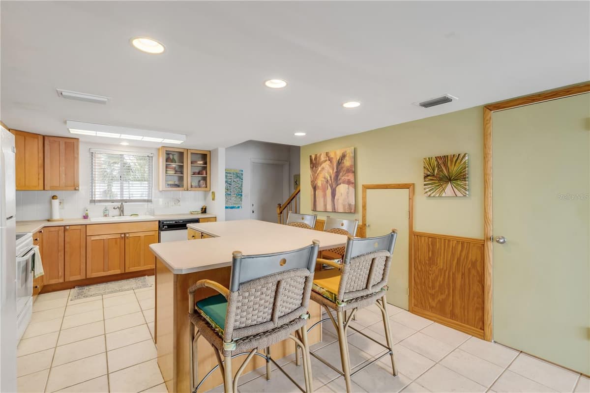 815 OCEAN SHORE BOULEVARD — photo 11 of 42