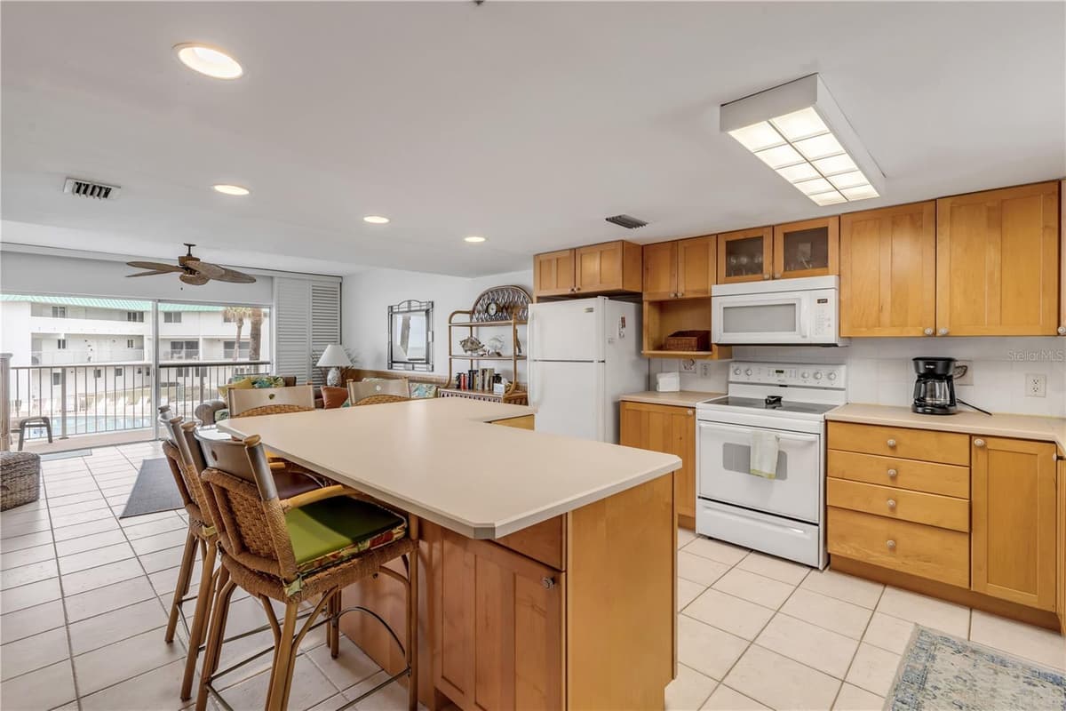 815 OCEAN SHORE BOULEVARD — photo 9 of 42