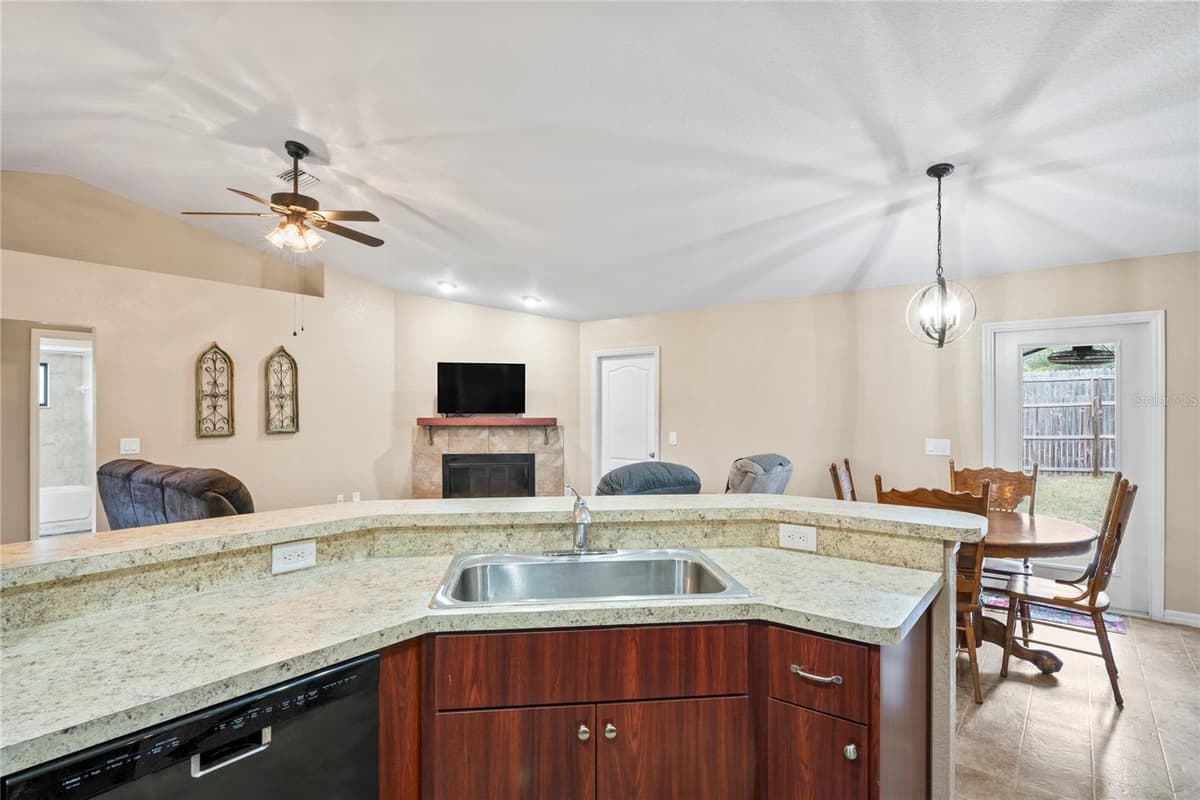 12404 DOLQUIEB LANE — photo 17 of 61