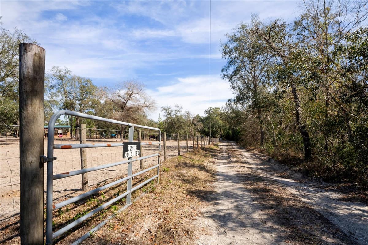 12404 DOLQUIEB LANE — photo 48 of 61