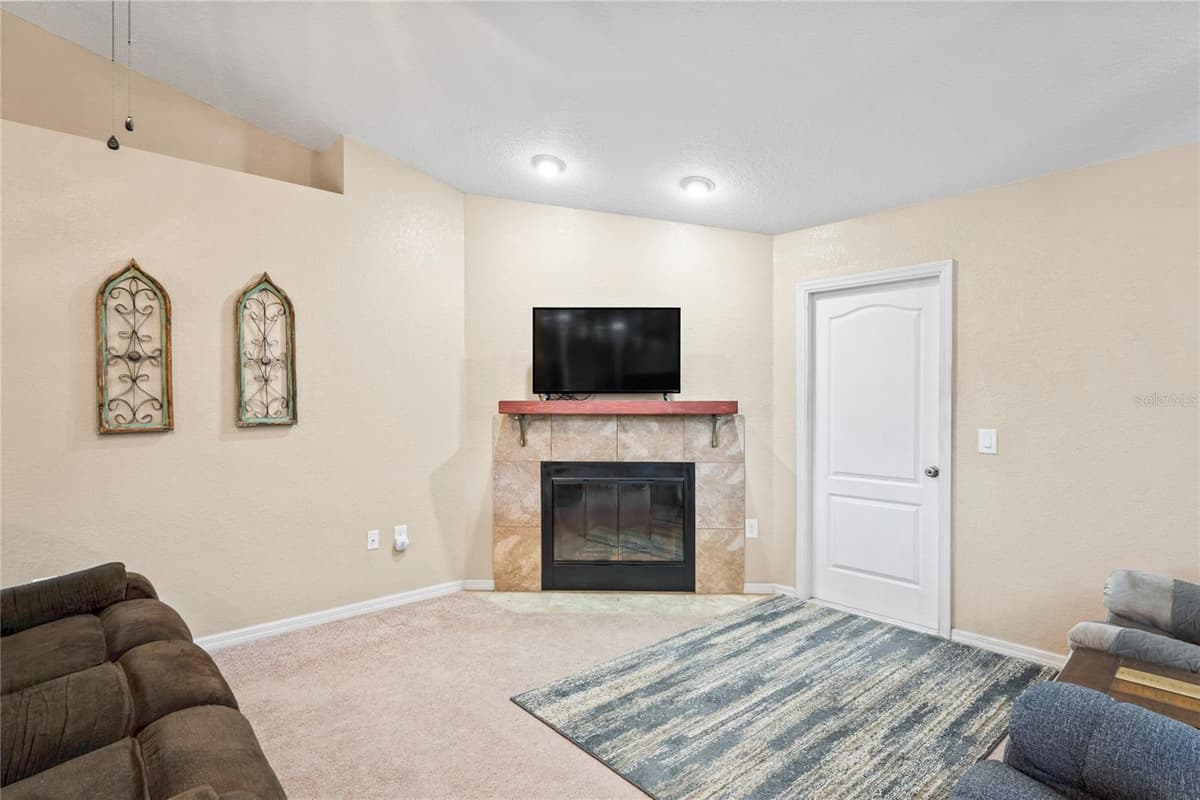 12404 DOLQUIEB LANE — photo 12 of 61