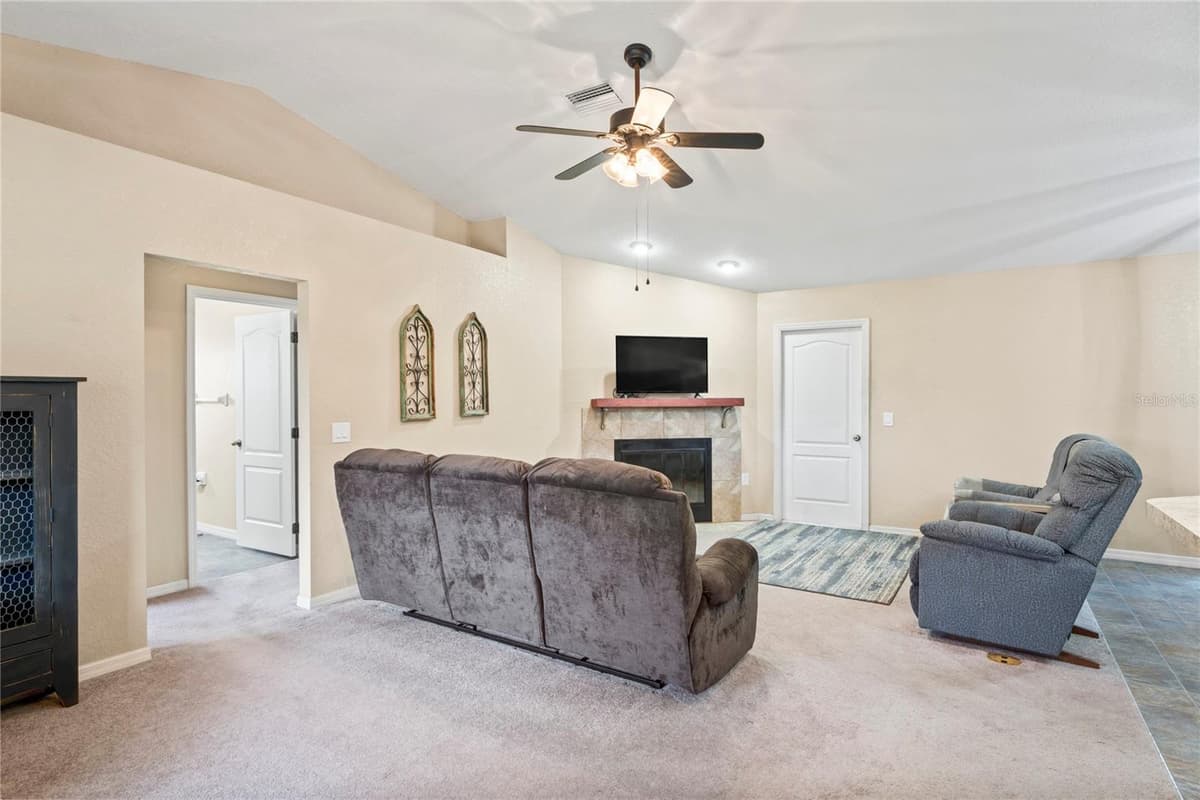 12404 DOLQUIEB LANE — photo 10 of 61