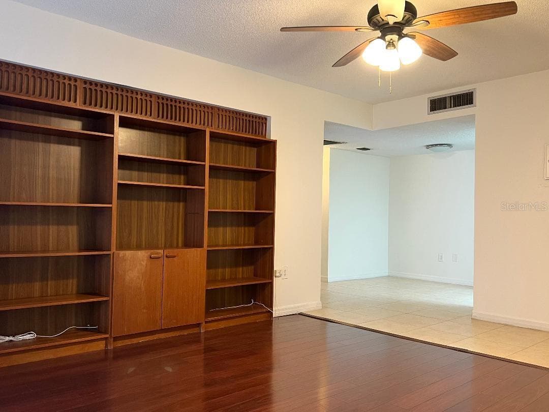 6039 VILLAGE CIRCLE — photo 4 of 36