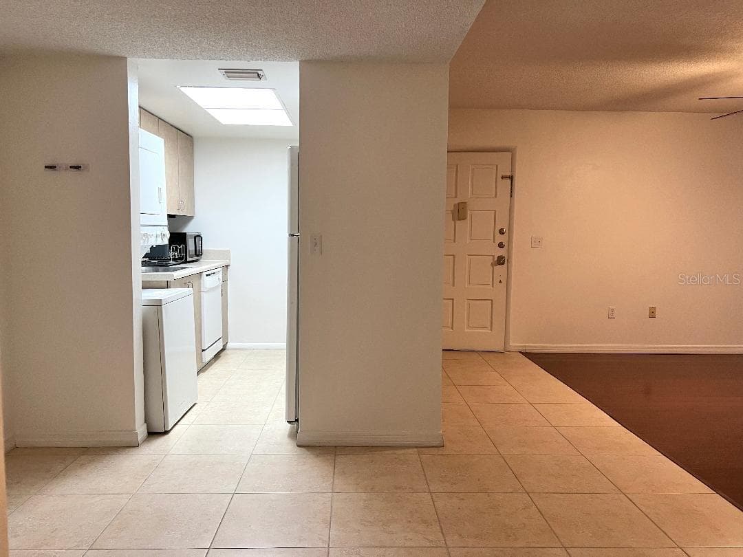 6039 VILLAGE CIRCLE — photo 5 of 36