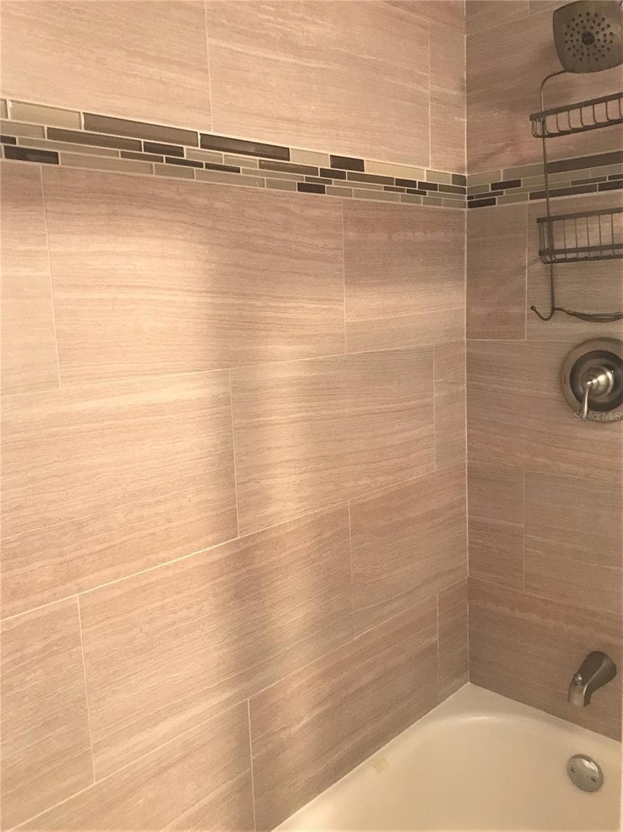 6039 VILLAGE CIRCLE — photo 14 of 36