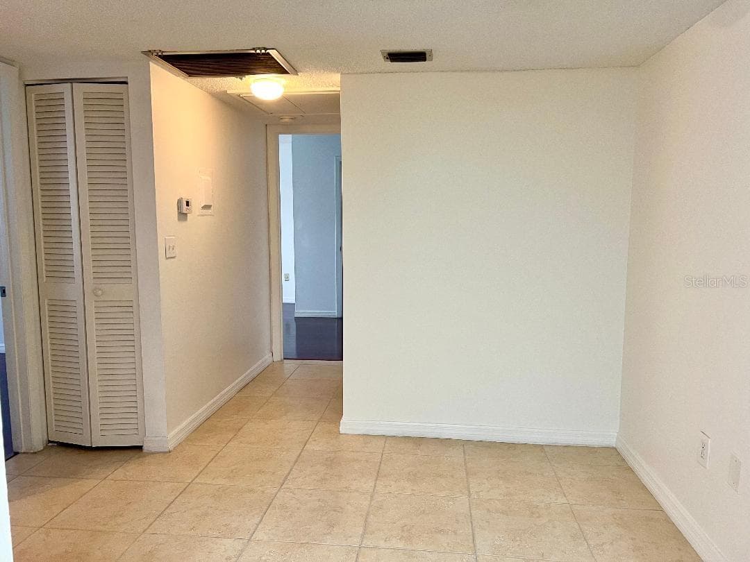 6039 VILLAGE CIRCLE — photo 12 of 36