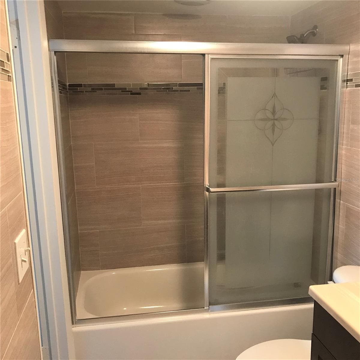 6039 VILLAGE CIRCLE — photo 15 of 36