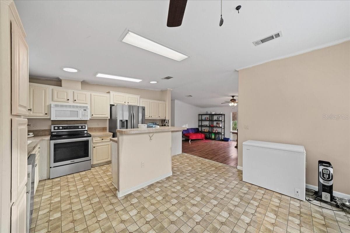 137 FRANKLIN AVENUE — photo 11 of 39