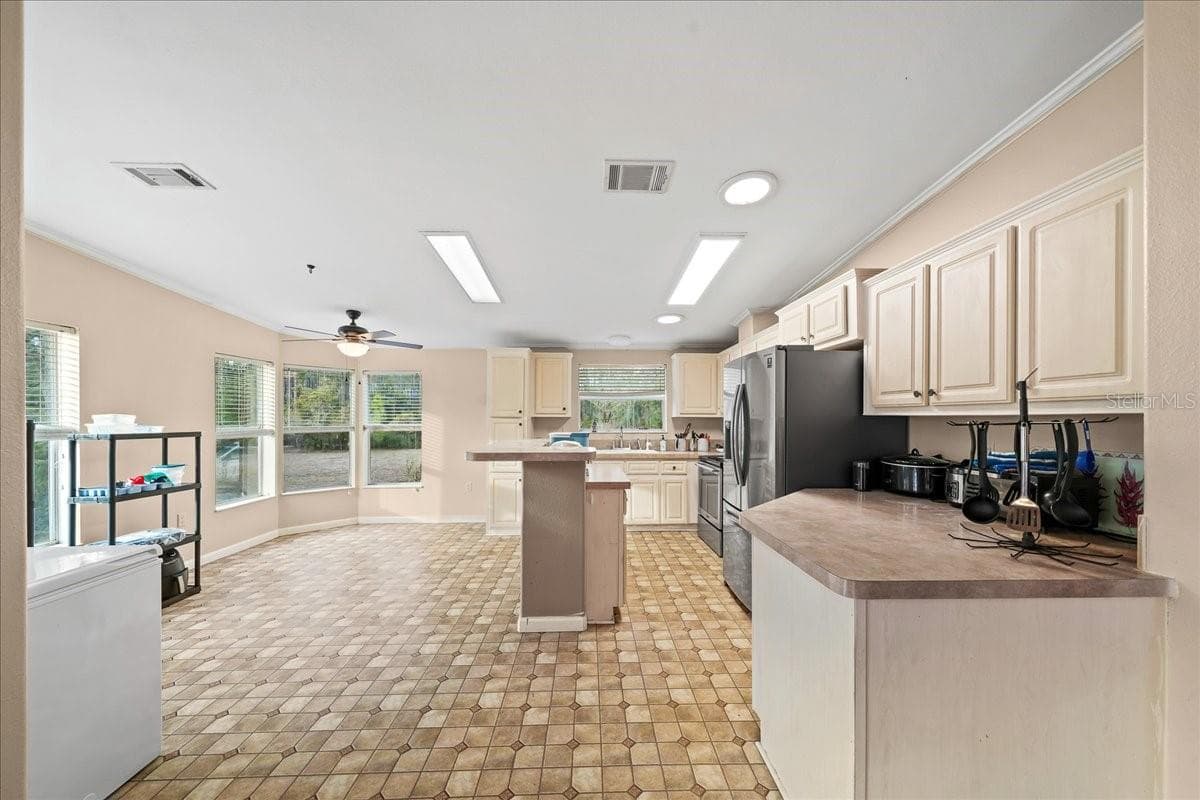 137 FRANKLIN AVENUE — photo 10 of 39