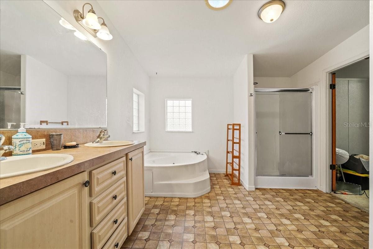 137 FRANKLIN AVENUE — photo 16 of 39