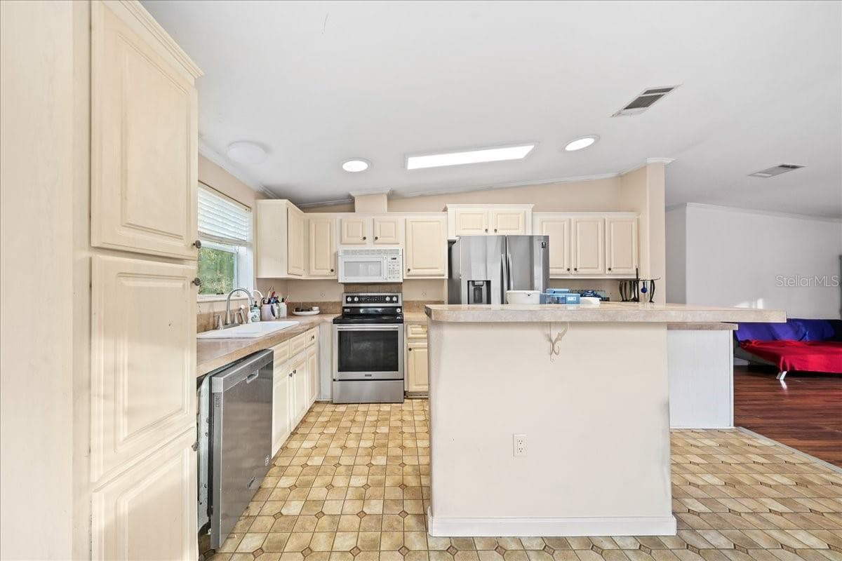 137 FRANKLIN AVENUE — photo 12 of 39