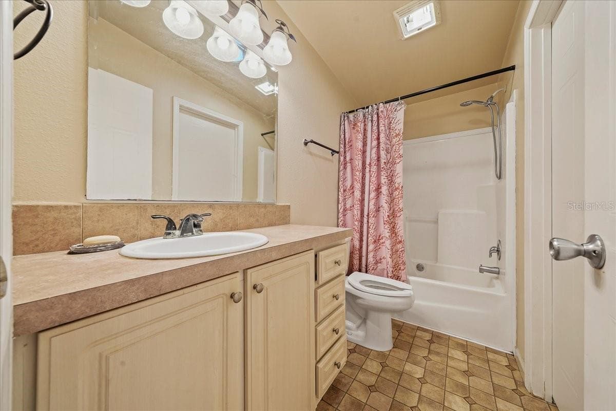 137 FRANKLIN AVENUE — photo 25 of 39