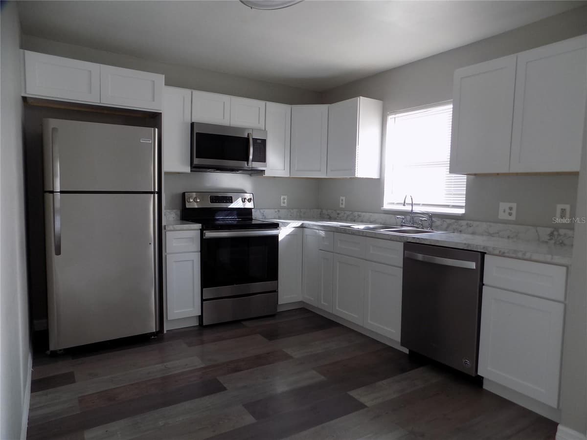 628 BLUEBILL COURT — photo 6 of 32