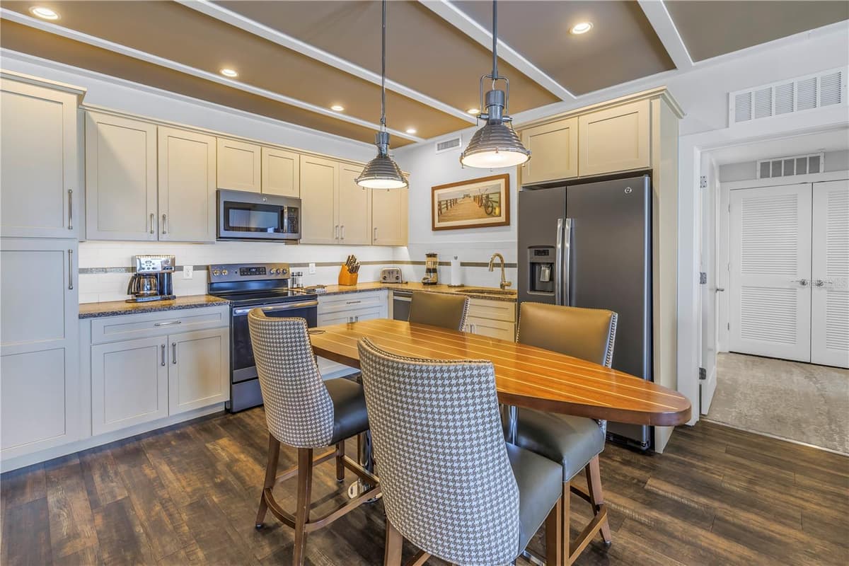 5325 MARINA DRIVE — photo 11 of 60