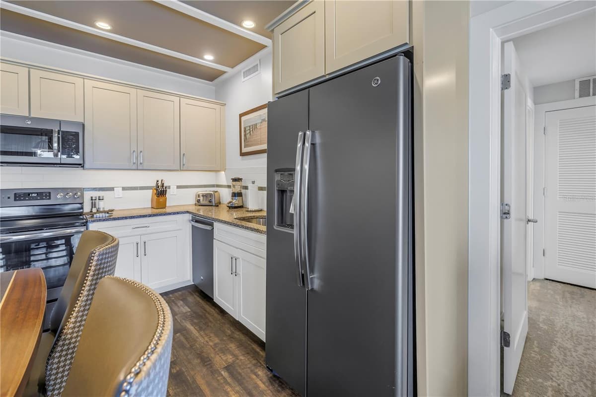 5325 MARINA DRIVE — photo 13 of 60