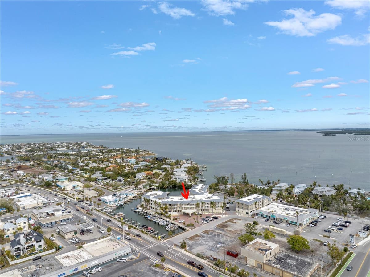 5325 MARINA DRIVE — photo 52 of 60
