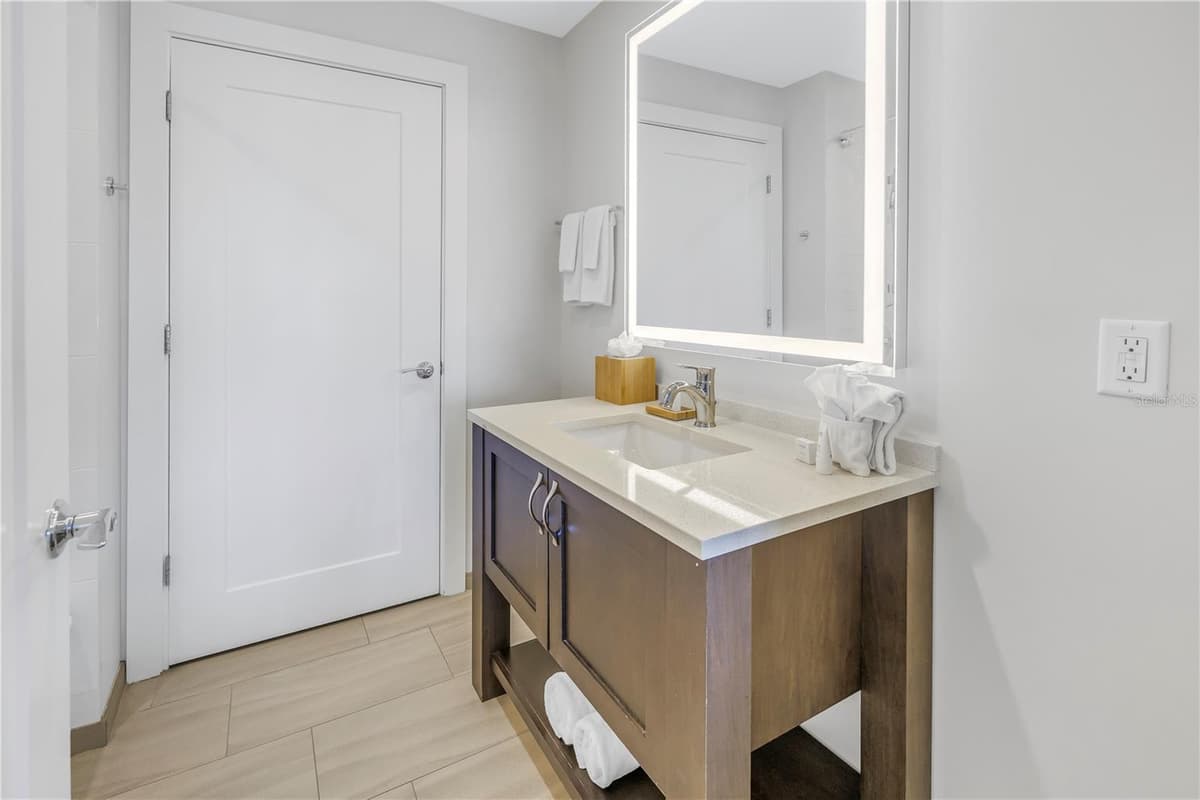 5325 MARINA DRIVE — photo 8 of 60