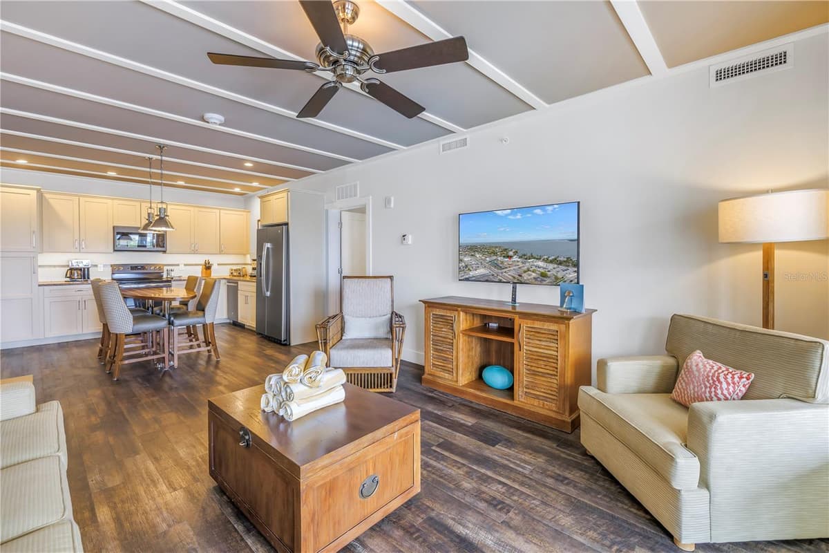 5325 MARINA DRIVE — photo 18 of 60