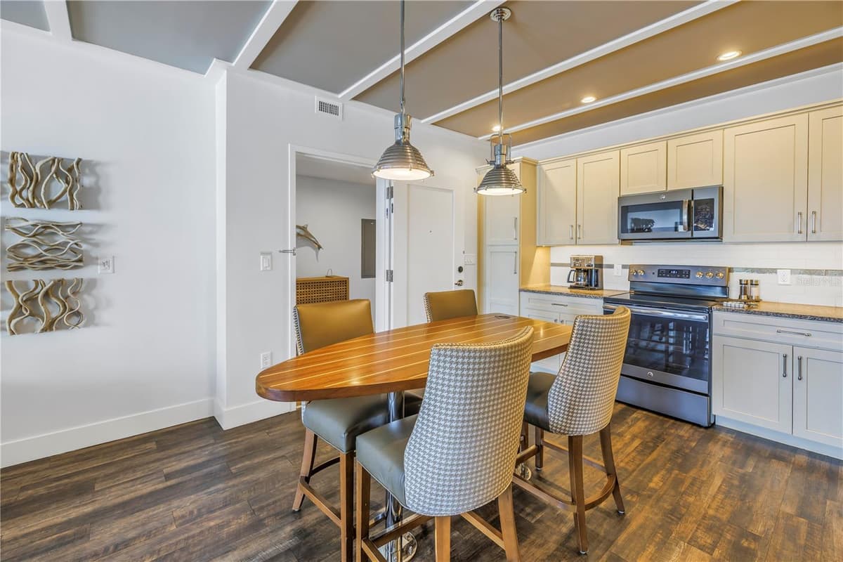 5325 MARINA DRIVE — photo 12 of 60