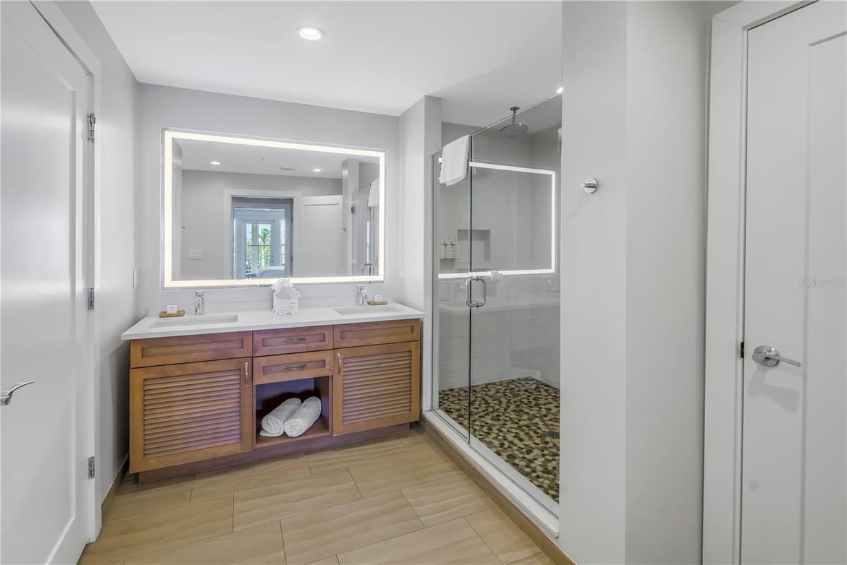 5325 MARINA DRIVE — photo 27 of 60