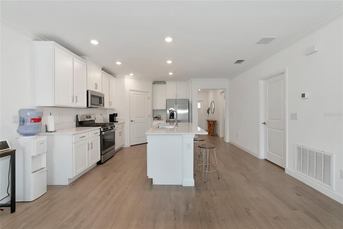 17322 HOLLY WELL AVENUE — photo 9 of 64