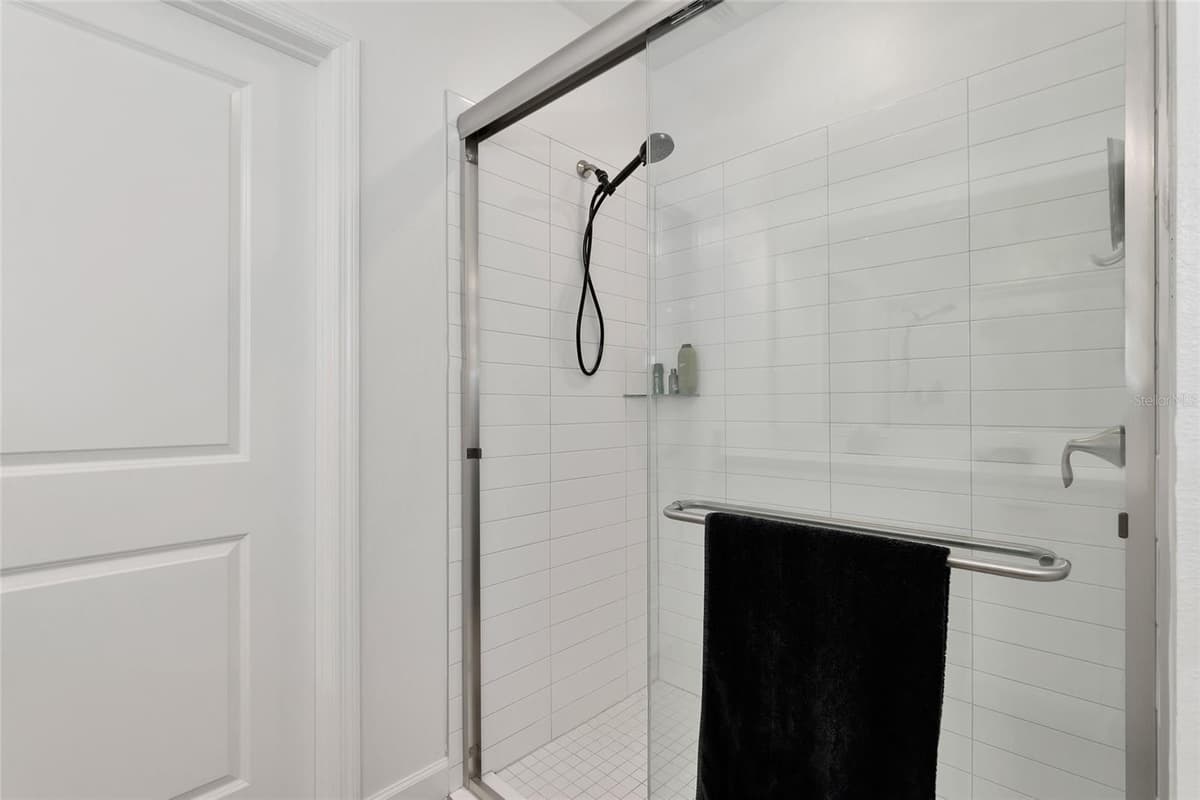 17322 HOLLY WELL AVENUE — photo 21 of 64