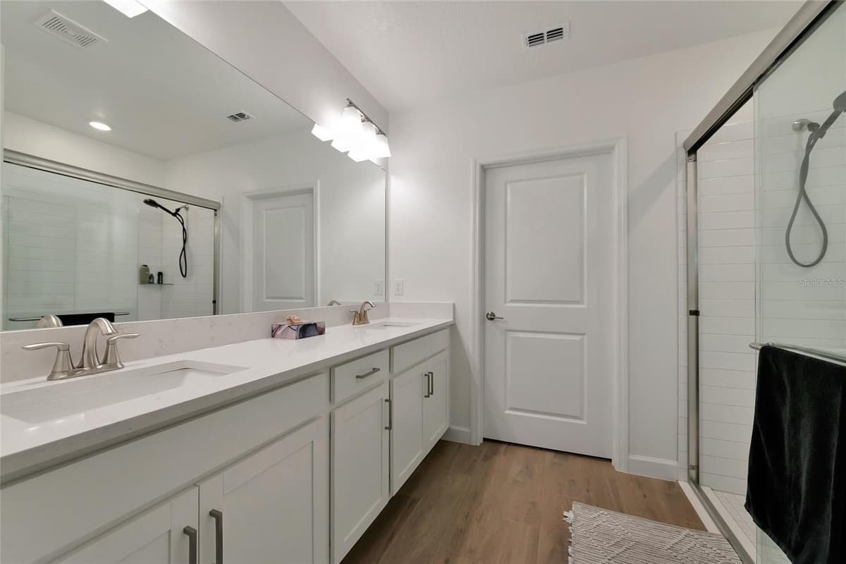 17322 HOLLY WELL AVENUE — photo 20 of 64